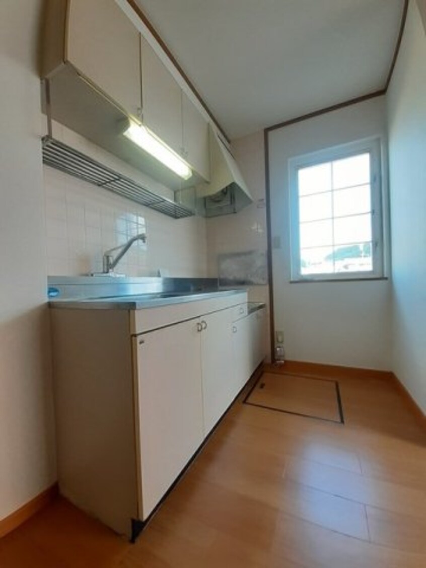 コンパクトなキッチンで掃除もラクラク シュピーレン空港通Ｂ