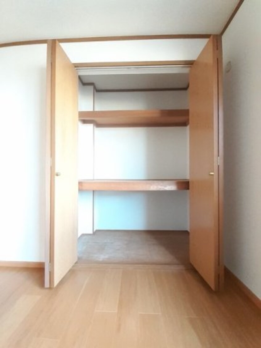 大きなものも収納できそうです シュピーレン空港通Ｂ