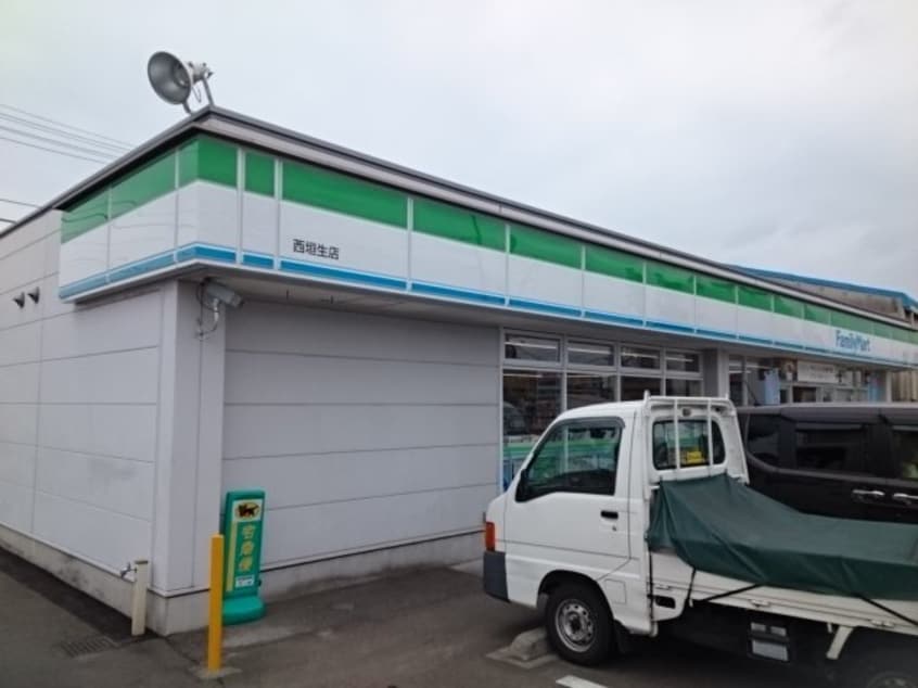 ファミリーマート西垣生店様まで900m ボヌール・Ｋ　Ｂ