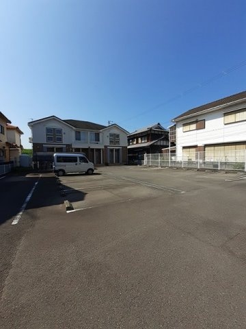 車をお持ちの方に嬉しい駐車場付きの物件です ボヌール・Ｋ　Ｂ