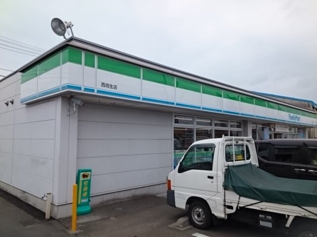 ファミリーマート西垣生店様まで900m ボヌール・Ｋ　Ｂ