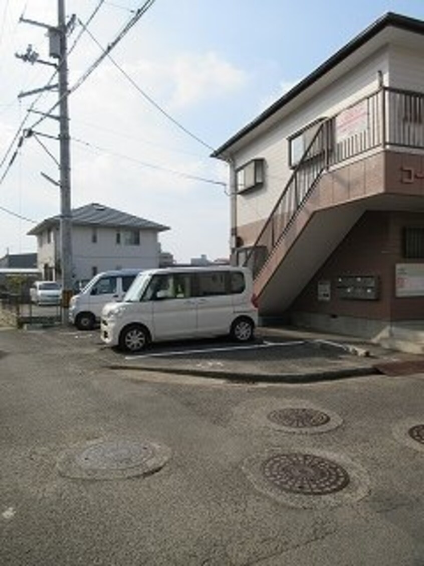 駐車場があるので、車を買う予定の方も安心です コーポ丹下