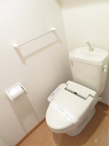 ゆったりとした空間のトイレです サン住吉Ⅱ