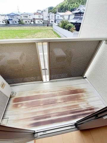 開放的で明るい空間を演出してくれるバルコニーです ファスタージュ　Ⅱ