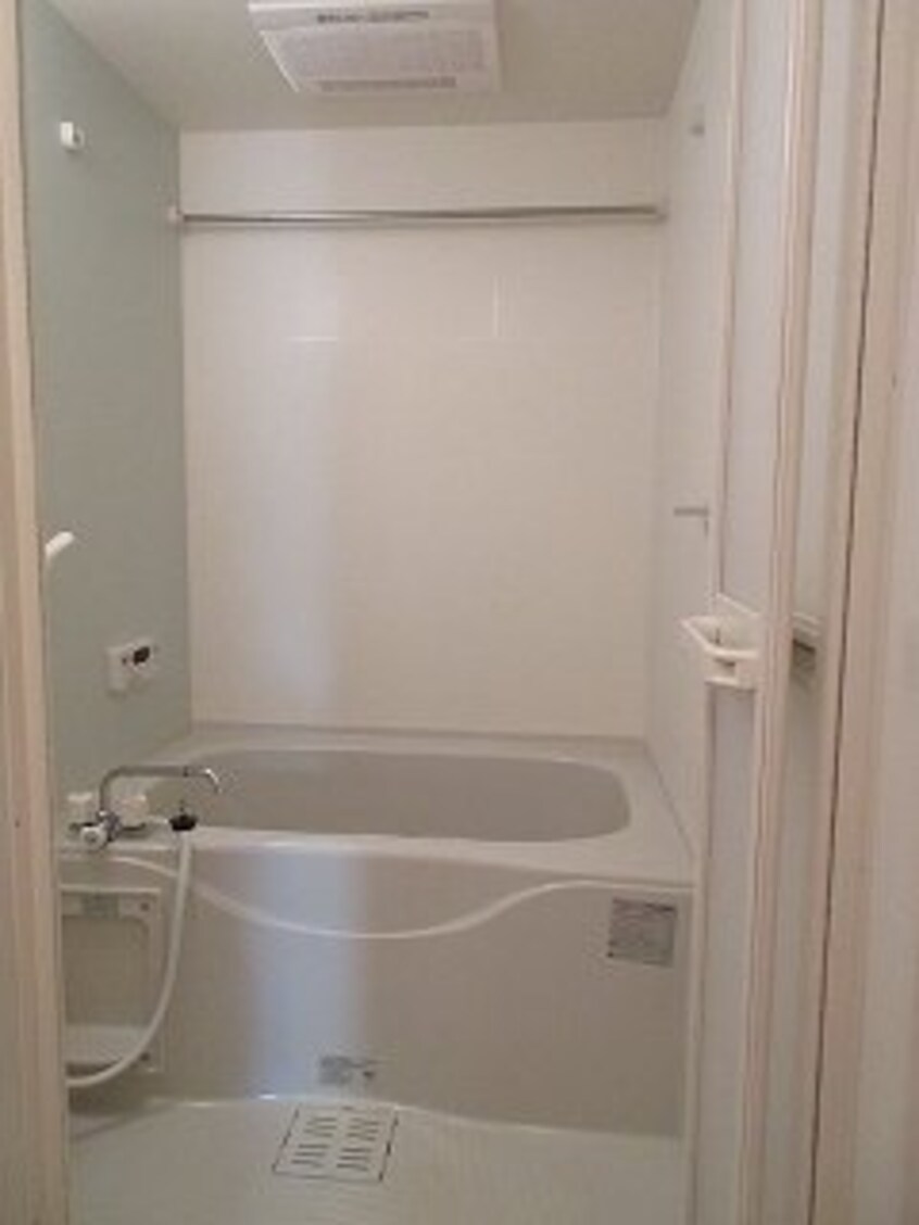 落ち着いた空間のお風呂です ブリーゼ