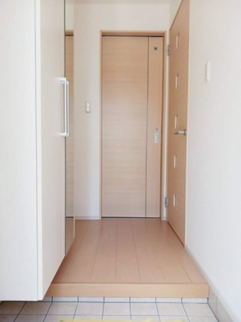 きれいな玄関です フロイデ北斎院