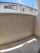 暖かな日差しのふりそそぐバルコニー フロイデ北斎院