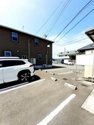 駐車場があるので、車を買う予定の方も安心です トリアングルム