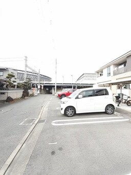 車をお持ちの方に嬉しい駐車場付きの物件です