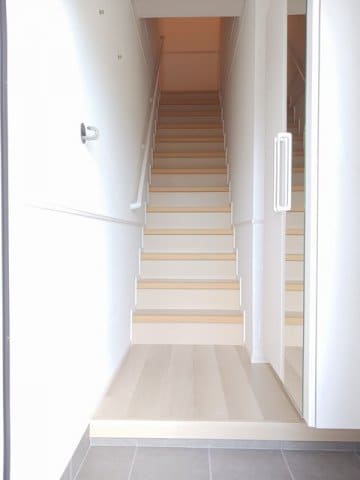 ゆったりとした玄関です Ｓｗｉｎｇ　ＳｉｎｇⅣ