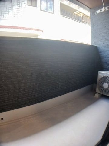 外からの目が気にならないバルコニーで洗濯物が干せます Ｓｗｉｎｇ　ＳｉｎｇⅣ