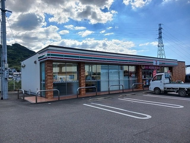 セブンイレブン八倉店様まで800m オレンジハイツ　ＳＳ