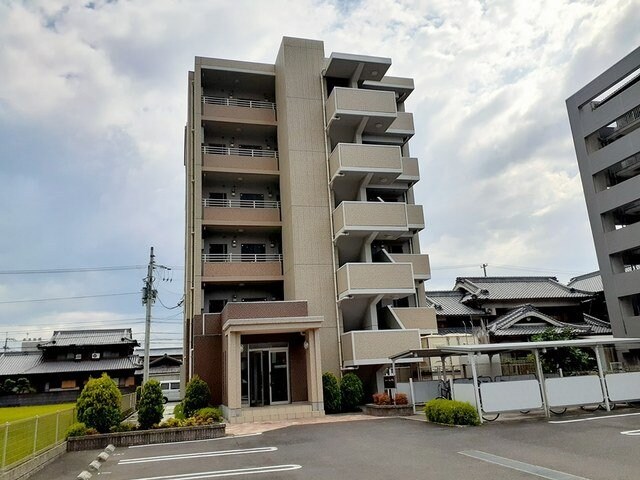 外観は落ち着いています ルミエール山越