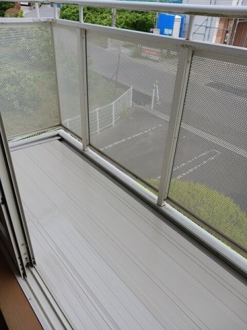 バルコニーからの眺めを楽しみながら食事をしませんか チェリッシュⅠ