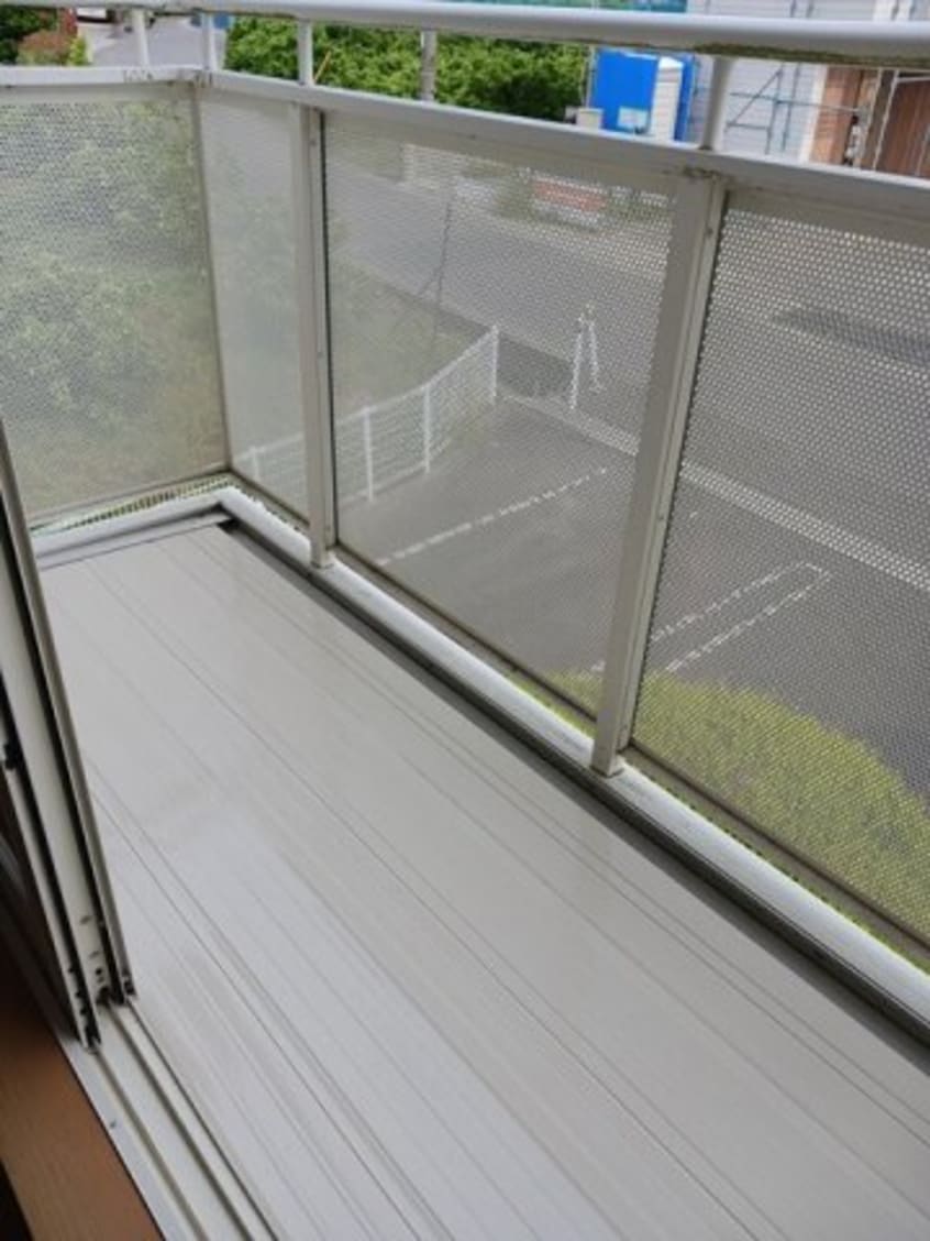 バルコニーからの眺めを楽しみながら食事をしませんか チェリッシュⅠ