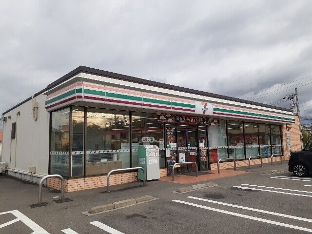 セブンイレブン古三津３丁目店様まで500m プリムローズ桜