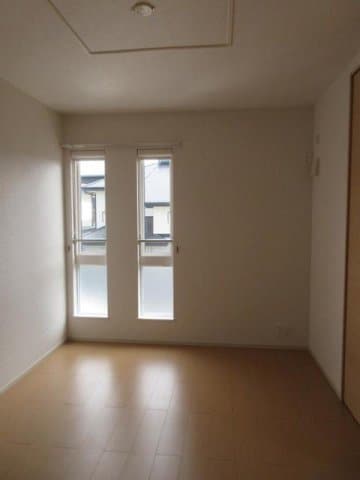 明るい室内です プリムローズ桜