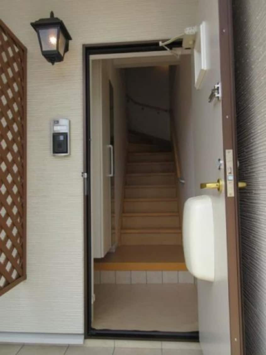 落ち着いた玄関です プリムローズ桜