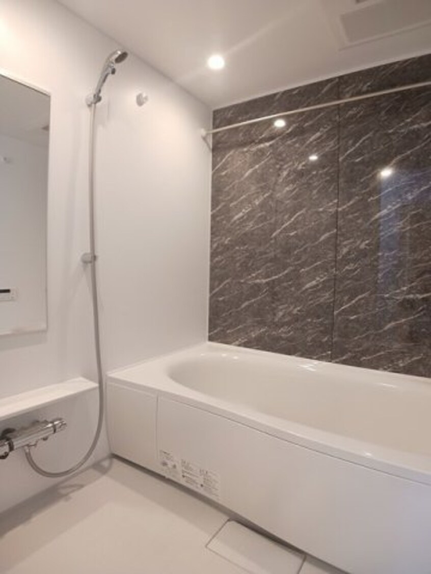 落ち着いた空間のお風呂です ポプラⅡ