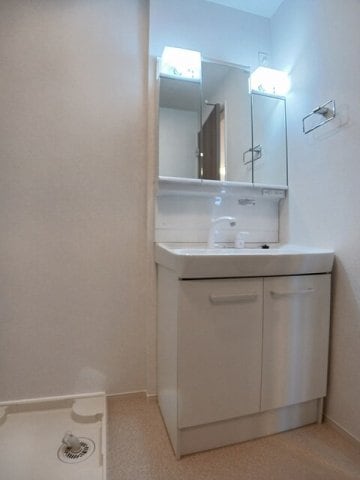 明るい洗面所です ポプラⅡ