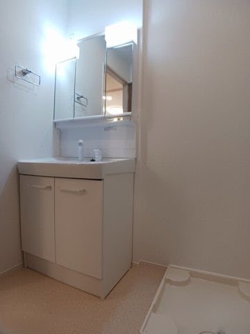 明るい洗面所です ポプラⅠ