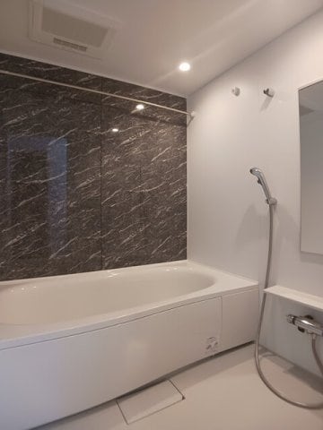 ゆったり過ごせるお風呂です ポプラⅠ