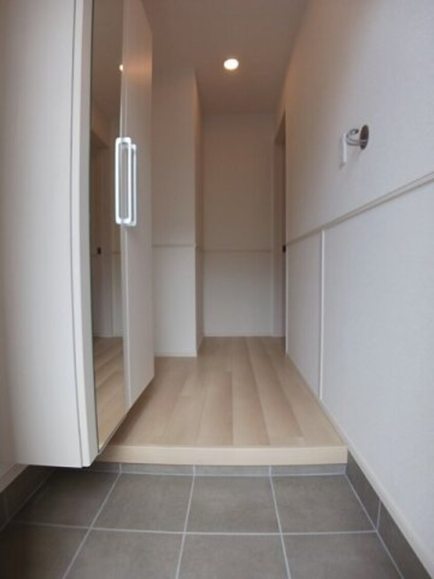 明るい玄関です ポプラⅠ