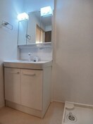 忙しい朝には欠かせない洗面所です ポプラⅠ