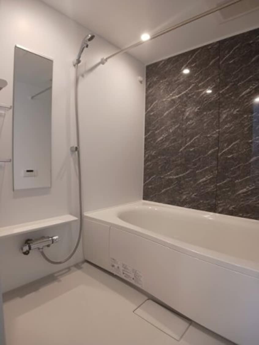 落ち着いた空間のお風呂です ポプラⅠ