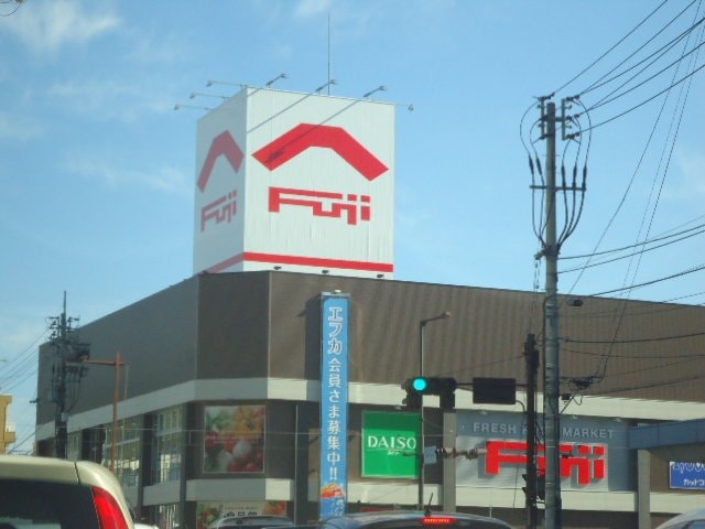 フジ本町店まで615ｍ エース　レオーネ