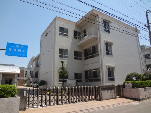 松山市立余土小学校(小学校)まで1162m カーサ余戸南