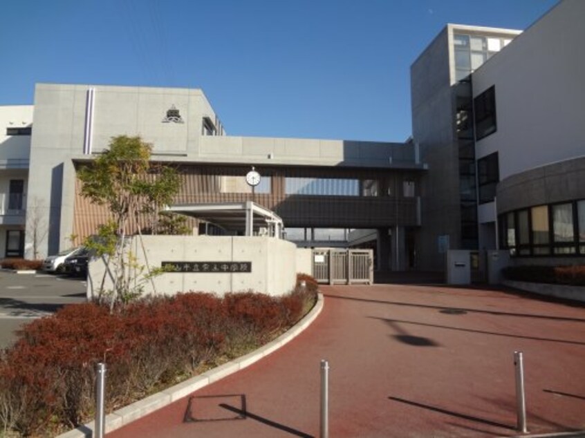 松山市立余土中学校(中学校/中等教育学校)まで1398m カーサ余戸南
