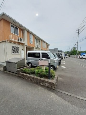 駐車場があるので、車を買う予定の方も安心です ガーデン西垣生