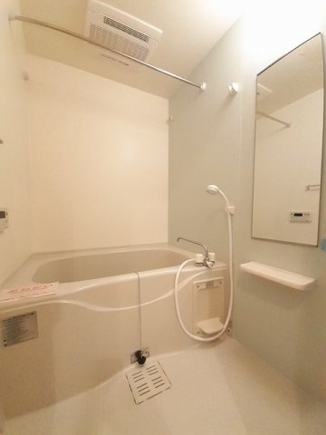 ゆったり過ごせるお風呂です ガーデン西垣生