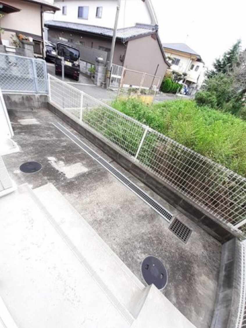 お庭の付いた物件です ガーデン西垣生