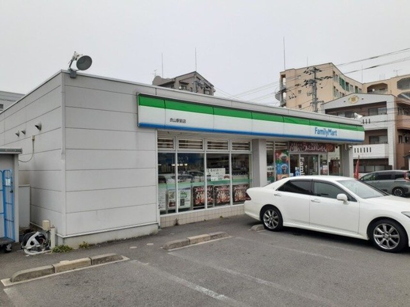 ファミリーマート衣山駅前店様まで500m エレガント・サニーヒル