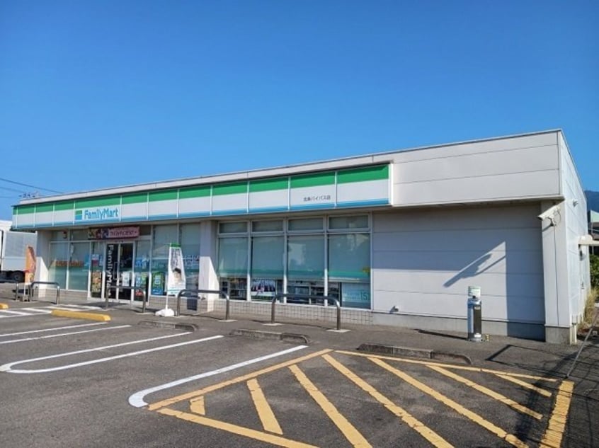 ファミリーマートバイパス店様まで550m ウエスト・ブリーズ