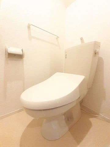 ゆったりとした空間のトイレです Ｍ．バンテ　フォルトゼッツェン