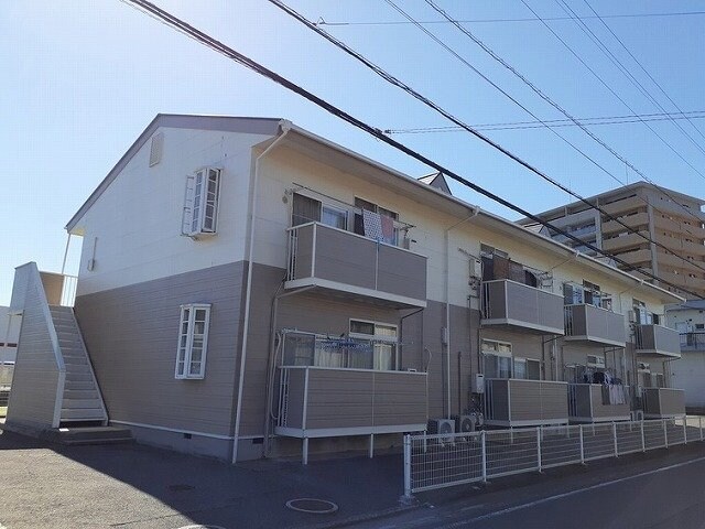 落ち着いた雰囲気の外観です ファミリーハイツ