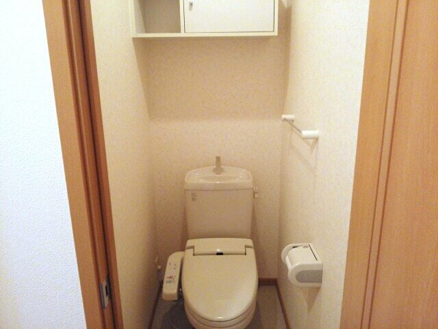 落ち着いた色調のトイレです マーガレット