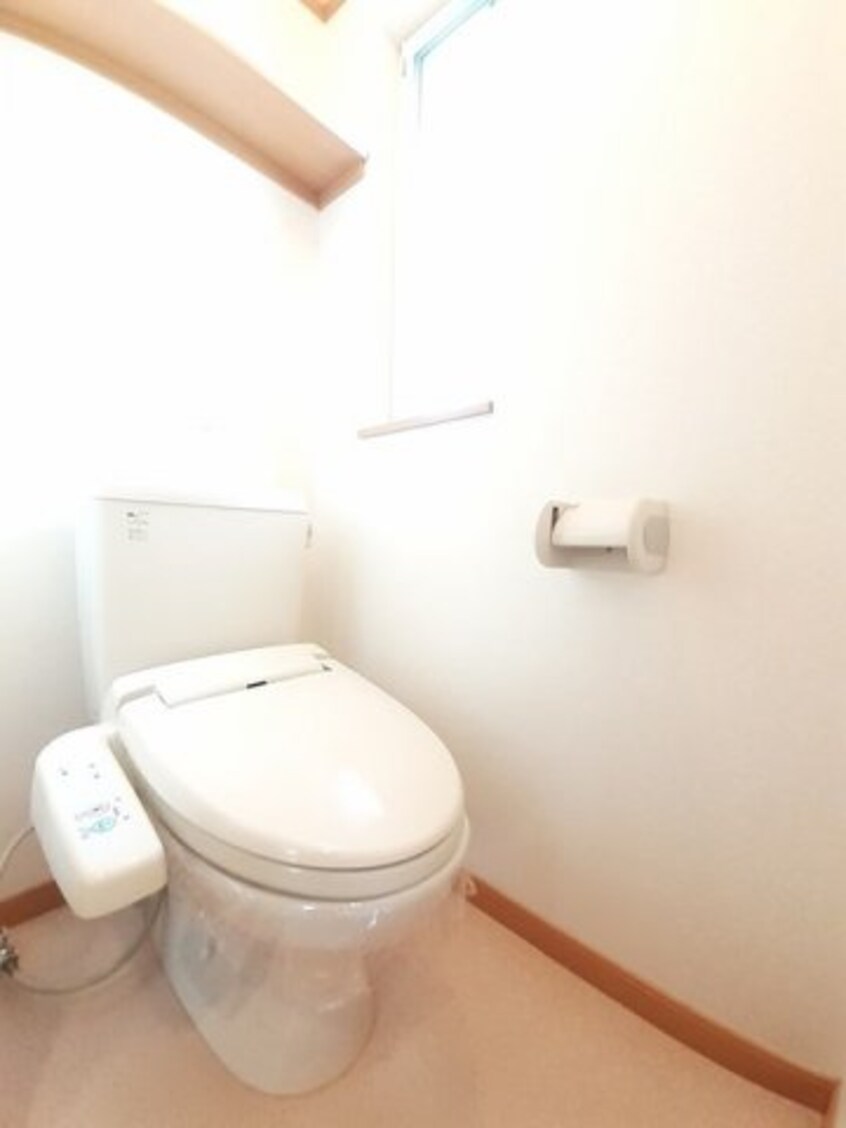 コンパクトで使いやすいトイレです メゾン・ラ・ジェルメ