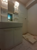 ゆったりとスペースのある洗面所 ラ・トゥール・フェリシア