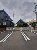 駐車場完備です ラルジュ