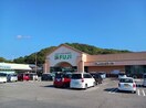 フジ北斎院店様まで700m トレスタージュ　Ａ