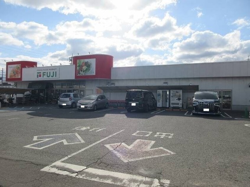フジ高岡店様まで1300m レジデンスＴ・ＮＯＲＴＨ