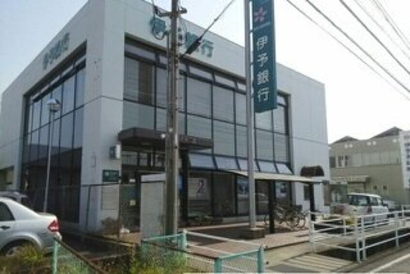 伊予銀行高岡支店様まで1200m レジデンスＴ・ＮＯＲＴＨ