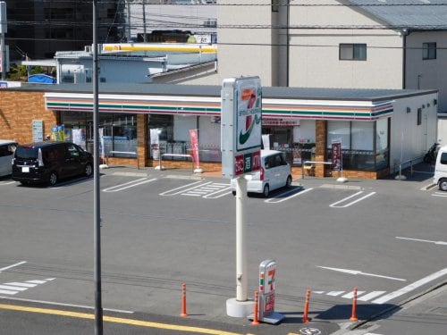 セブンイレブン 松山中央1丁目店(コンビニ)まで576m セントレMK
