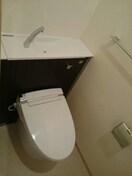 落ち着いた色調のトイレです ルミエール山越
