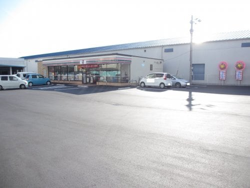 セブンイレブン 松山空港通6丁目店(コンビニ)まで713m セントロイエル南斎院