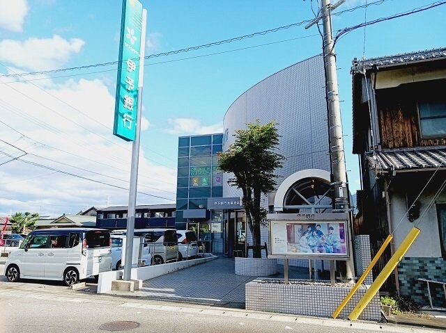 伊予銀行北条支店様まで600m プリムロ－ズⅡ　Ａ